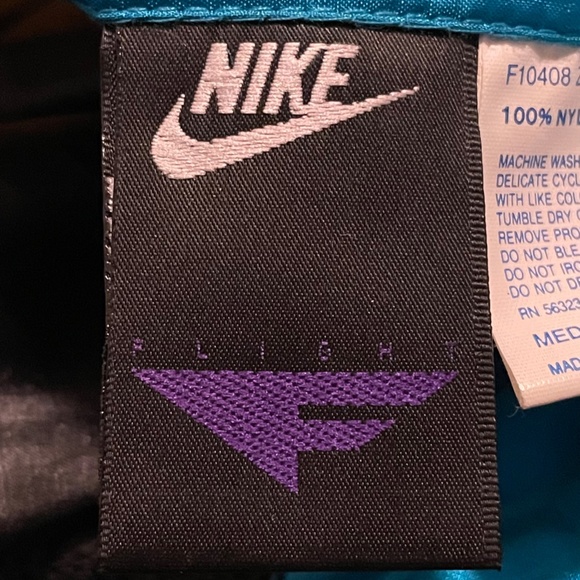 Nike Vintage Windbreaker Jacket 1990's - Picture 8 of 11